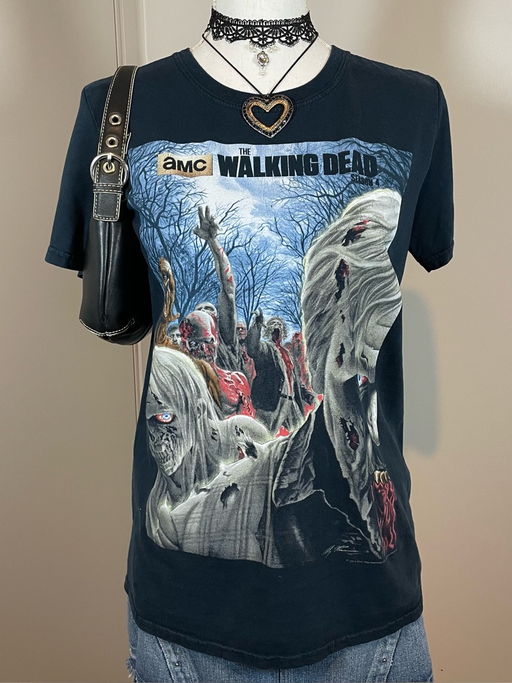 The Walking Dead 2014 Zombies Small Grunge 100% Cotton Small Graphic T-shirt